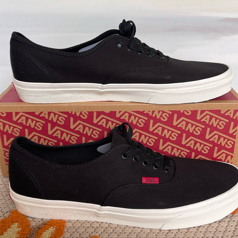 Vans WMNS Authentic
Secret Lover Black
VN000BW5BLK
Sneakers - Picture 2 of 16